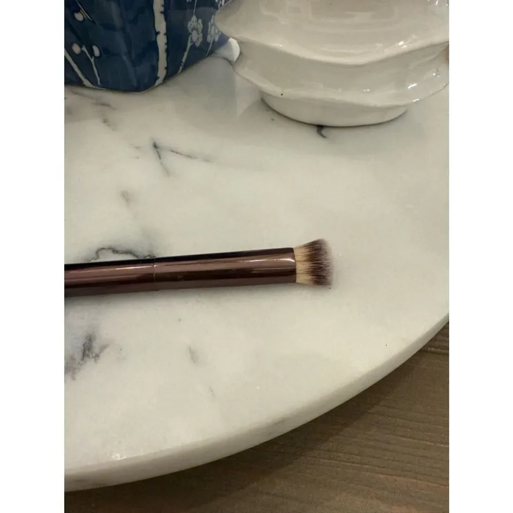 Hourglass Vanish™ Seamless Finish Concealer Brush